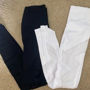One pair of Alo Yoga leggings